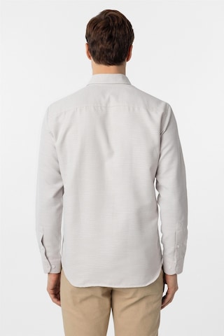 Süvari Ekru Slim Fit Armürlü Düğmeli Yaka Gömlek Ekru
