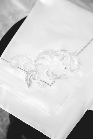 İssimo Voyant Classic Nakışlı 300 Tc Saten Nevresim Takımı Çift Kişilik-2128 Beyaz