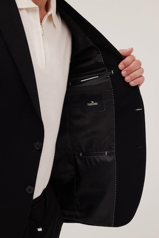 Tudors Erkek Regular Fit Siyah Esnek Likralı Kumaş Mono Yaka Torba Cepli Takım Elbise-41309