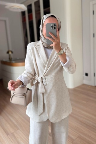 Ka Hijab Bel Detaylı Vatkalı Ceketli Takım - Bej