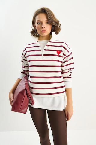Shade Kadın Kalp Nakışlı Dik Yaka Yarım Fermuarlı Çizgili Sweatshirt 6089 60283714 - Beyaz-bordo Çok Renkli