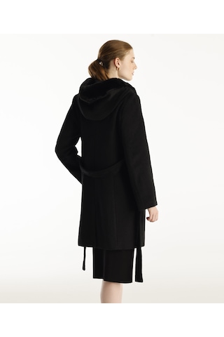 Yargıcı Kapüşon Detaylı Palto Siyah
