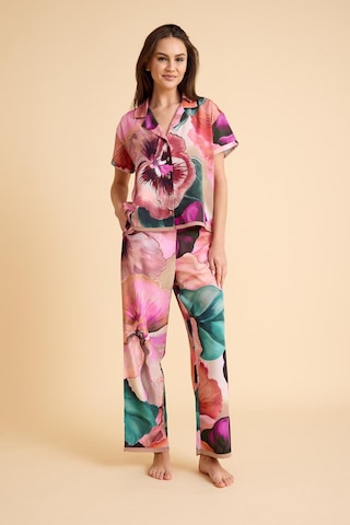 Paradise Sklamen Önden Düğmeli, Kısa Kollu Viskon İpeksi Pijama Takım Desenli