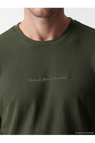 LC Waikiki Lcwaıkıkı Classic Yeşil Bisiklet Yaka Nakışlı Fitilli Erkek Tişört Dark Green