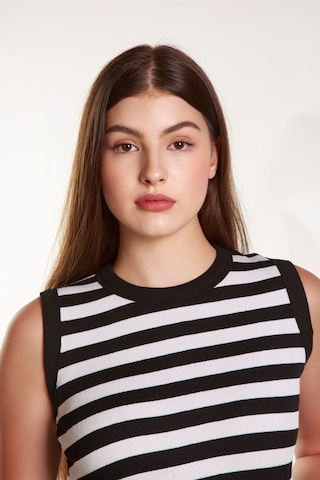 Kadın Siyah Beyaz Çizgili Fitilli Likralı Sıfır Kol Bisiklet Yaka Örme Atlet Tshirt Bluz Siyah - Beyaz