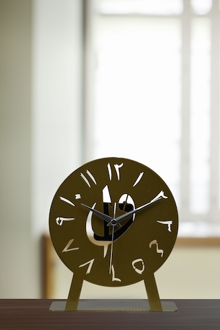 Elif-vav Model Metal Lazer Kesim Akar Sessiz Mekanizmalı Masa Saati Gold