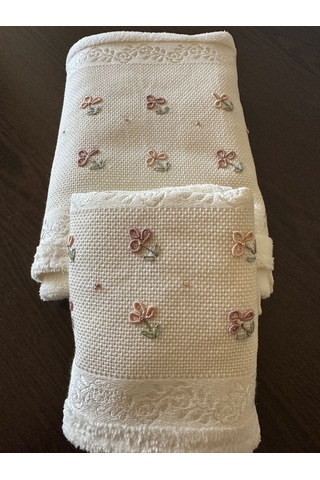 Analı Kızlı Rokoko İşlemeli Havlu Takımı Beyaz / Renkli