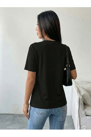 Uyguntarz Unisex Pembe Fiyonk Süslemeli Yırtmaç Detaylı Siyah Pamuklu Tişört Baskılı Tasarım Tshirt