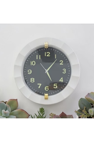 Fosforlu 3d Kabartma Rakamlı Beyaz Çerçeve Duvar Saati Çap 32 Cm Plastik