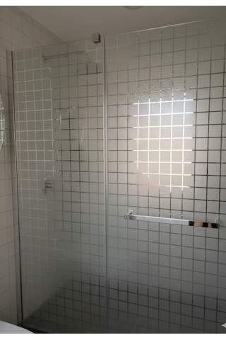 Kare Desenli Dekoratif Duşakabin Buzlu Cam Folyosu