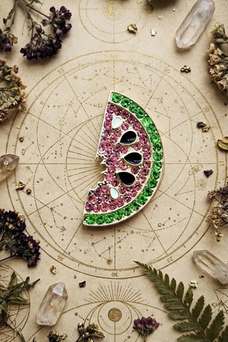 Kristal Taşlı Karpuz Dilimi Broş Pembe Yeşil Taşlı Yaz Meyvesi Yaka İğnesi çok renkli Kristal Taşlı Karpuz Dilimi Broş Pembe Yeşil Taşlı Yaz Meyvesi Yaka İğnesi çok renkli
