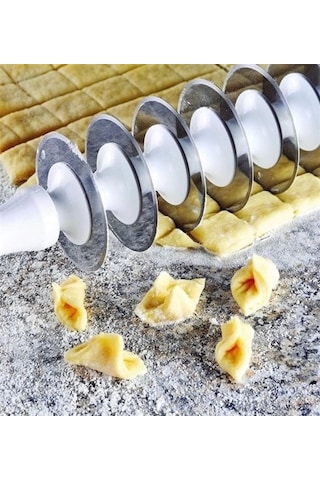 Pratik 9 Bıçaklı Mantı Kesme Merdanesi Çok Renkli