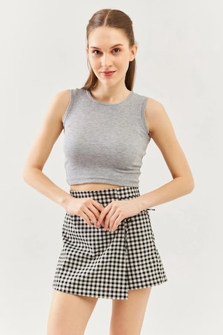 Butikgiz Kadın Sıfır Kol Bisiklet Yaka Vücuda Oturan %100 Pamuklu Kaşkorse Esnek Crop Bluz Gri