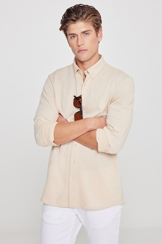 AC&Co / Altınyıldız Classics Erkek Bej Pamuklu Tailored Slim Fit Dar Kesim Düğmeli Yaka Örme Gömlek