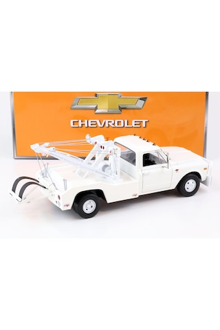 1:18 Greenlight 1968 Chevrolet C-30 Dually Wrecker