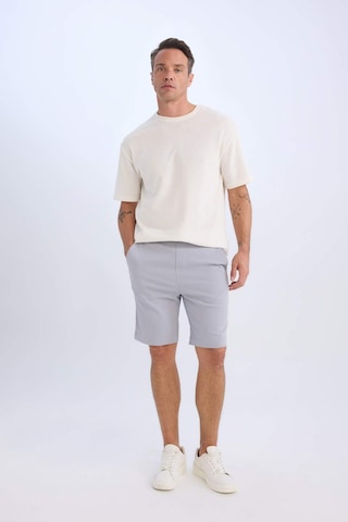 Defacto Regular Fit Beli Bağcıklı Dokulu Bermuda Şort D9451ax25spgr89 Gri