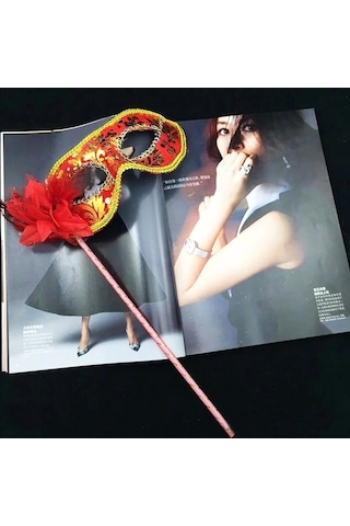 Lüks Taşlı Saplı Maskeli Balo Maskesi Kırmızı Renk 35 Cm
