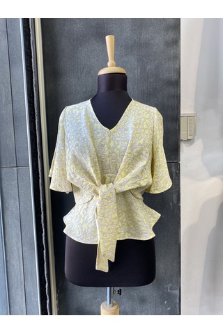 Pera Moda Leopar Desenli Önden Bağlamalı Beli Lastikli Crop Bluz Gömlek Terayağ Sarısı