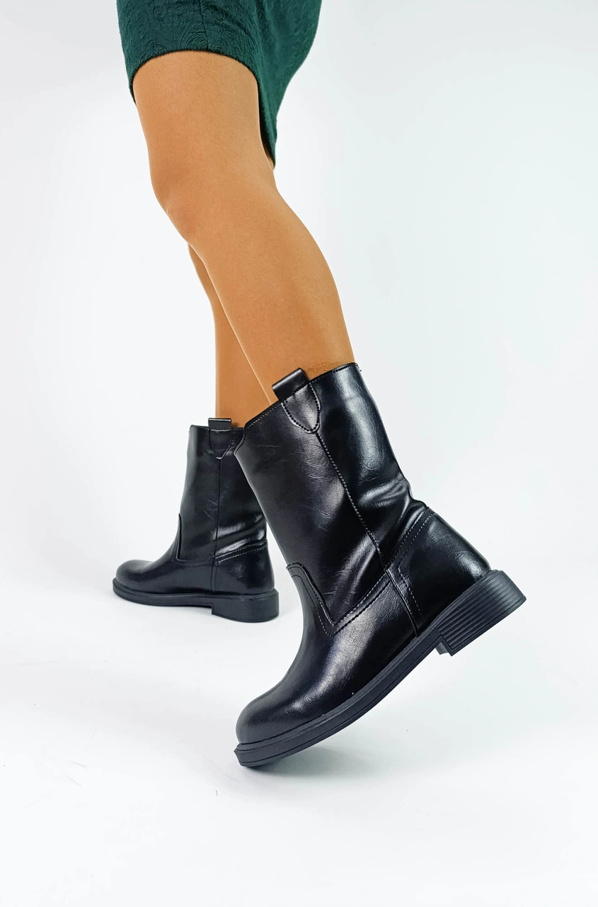 Siyah Renk Fermuarsız Kalın Düz Taban Çekme Kadın Bot Siyah