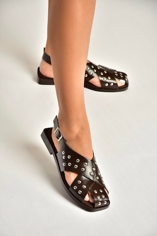 Fox Shoes Y458502760 Kahverengi Rustik Zımba Detaylı Kadın Sandalet Kahverengi