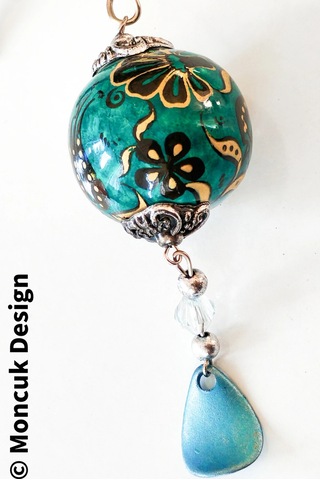 Moncuk Design Yeşil Sıcak Hava Balonu Şeklinde Üzeri Çiçek Desenli Uç Kısmı Zincir Süslemeli Anahtarlık