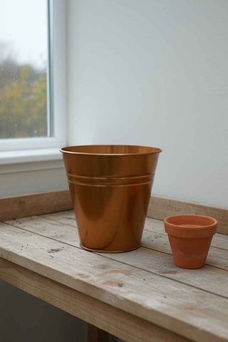 Konik Metal Saksı & Vazo - 23 Cm Dekoratif Çok Amaçlı Renkli Çiçeklik 23x23/16 Cm Kahverengi