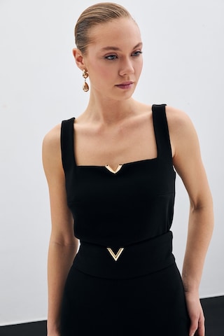 Sateen Yaka Gold Aksesuarlı Bluz - Siyah-135427 Siyah