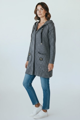 Kadın Üstten Cepli Kapüşonlu Önü Fermuarlı Kaşe Hırka Gri