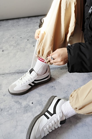 Muggo Garcia Garantili Unisex Ortopedik Günlük Bağcıklı Yürüyüş Koşu Sneaker Spor Ayakkabı Beyaz - Siyah