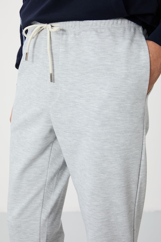 Tommy Life Gri Yüzeyi Dokulu Standart Fit Erkek Eşofman Alt - 82156 Gri