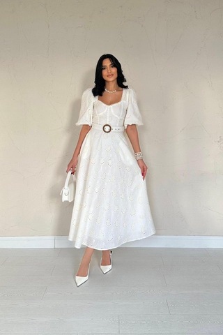 The İstanbul Ekru Göğüs Kup Detaylı Kemerli Brode Elbise Ekru