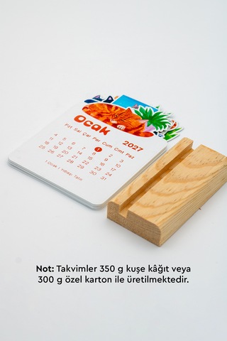 Ahşap Standlı Özel Kesim Kedi Tasarımlı 2027 Masaüstü Takvimi 8,5x12 Cm Çok Renkli