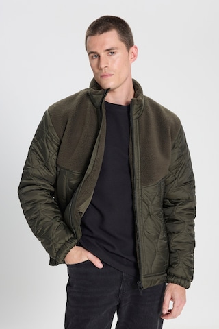 Wrangler Regular Fit Normal Kesim Sherpa Detaylı Haki Kapitone Mont W242644801 Khaki
