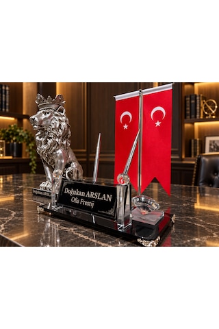 Kişiye Özel Çift Kalemli Kristal Masa İsimliği Türk Bayraklı Taçlı Aslan Figürlü 3 Parça Gri