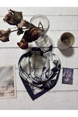 Trend Dokunuş Kadın 50-50 Saten Lacivert Çiçekli Yaprak Motifli Fular Bandana