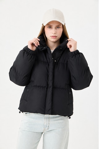 Lia Blanco's Kadın Siyah Oversize Dik Yaka Şişme Mont