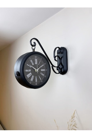 Siyah Metal Roma Rakamlı Çift Taraflı İstasyon Saati 36 X 25 Cm