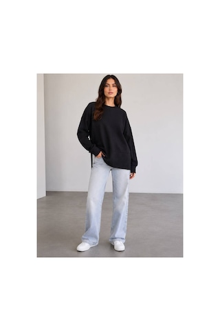 Herkesemoda Oversize/geniş Kalıp Yırtmaçlı Bisiklet Yaka Yumuşak Tuşeli Örme Sweatshirt Siyah