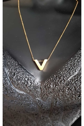 Vog Kişiye Özel Üç Boyutlu Çelik V Harf Sarı Renkdeniz Ve Havuz Suyuna Dayanıklı Paslanmaz Kolye Sarı