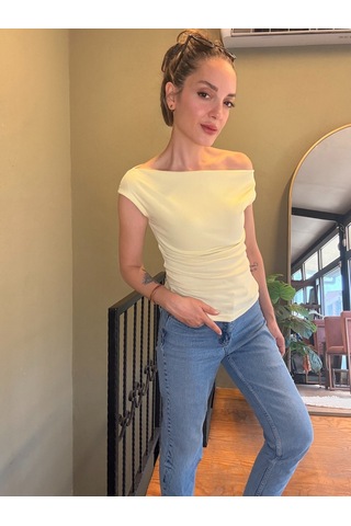 Ali Butik Sarı Geniş Yaka Tişört