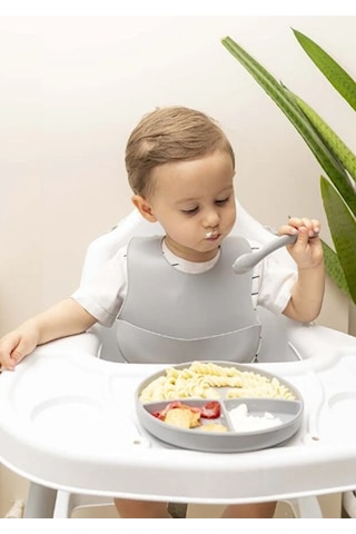 Gri 3 Lü Silikon Yemek Seti Önlük + Diş Kaşıyıcılı Kaşık + Vakumlu Tabak