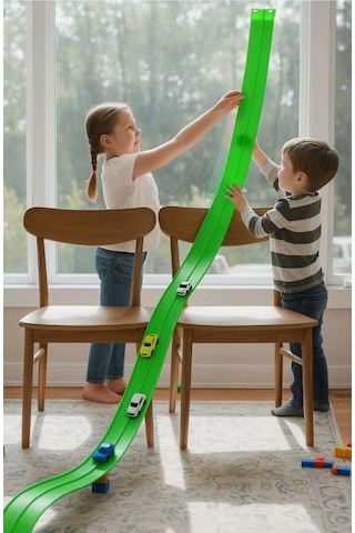 4.5 Metre Esnek Vantuzlu Taşınabilir 1:64 Ölçekli Arabalarla Uyumlu Renkli Oyuncak Yarış Pisti Seti