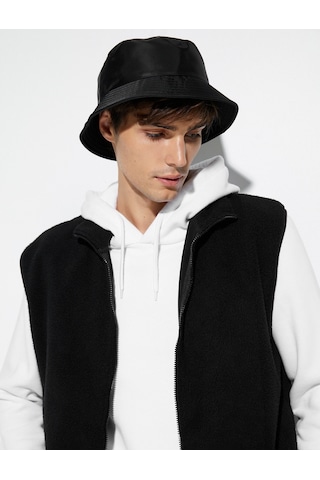 Koton Peluş Yelek Fermuarlı Kanguru Cep Detaylı Dik Yaka Siyah 4Wam30007Mk 4Wam30007Mk999