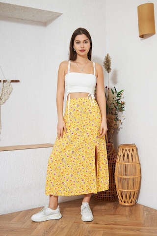 Darlin Moda Sarı Çiçek Desenli Yırtmaçlı Midi Etek DM2014 Sarı