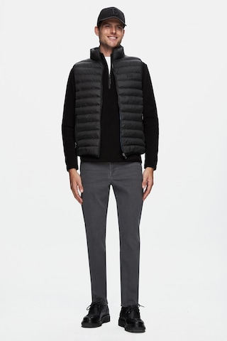 Blume Siyah Fermuarlı Ve Cepli Polyester Standard Fit Erkek Yelek Siyah