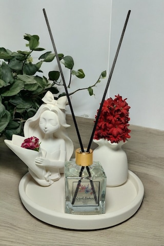 Dekoratif Vazo Ve Oda Kokusu Seti - Buketli Kız Vazo+çiçek Şekilli Vazo+oda Kokusu+yuvarlak Tepsi Beyaz