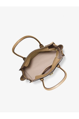 Michael Kors Kadın Marka Logolu Charm Aksesuar Detaylı Günlük Kullanıma Uygun Şık Görünüşlü Bej Omuz Çantası 30f5gnxt0l 297