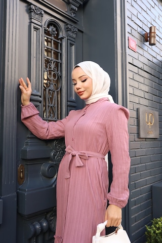 Kadın Gül Kurusu Boydan Düğmeli Eteği Piliseli Kuşaklı Lara Keten Uzun Tesettür Elbise Gül Kurusu