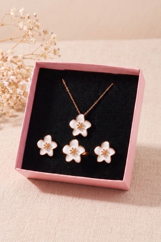 Beyaz Renk Sakura Çiçeği Kolye Küpe Yüzük Seti Hediye Kutusunda Renkli