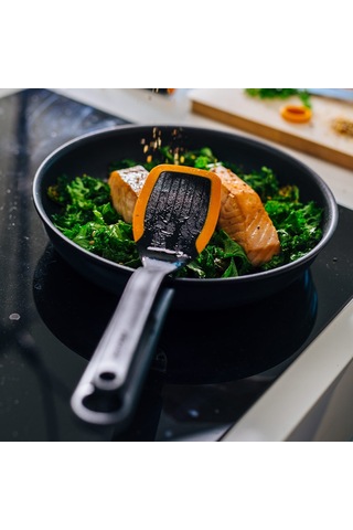 Fiskars Tava 28 Cm + Spatula Fk-1050764 Fiskars